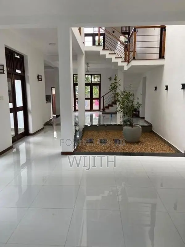 ලස්සන දෙමහල් නිවසක් විකිනිමට බොරෑලැස්ගමුව