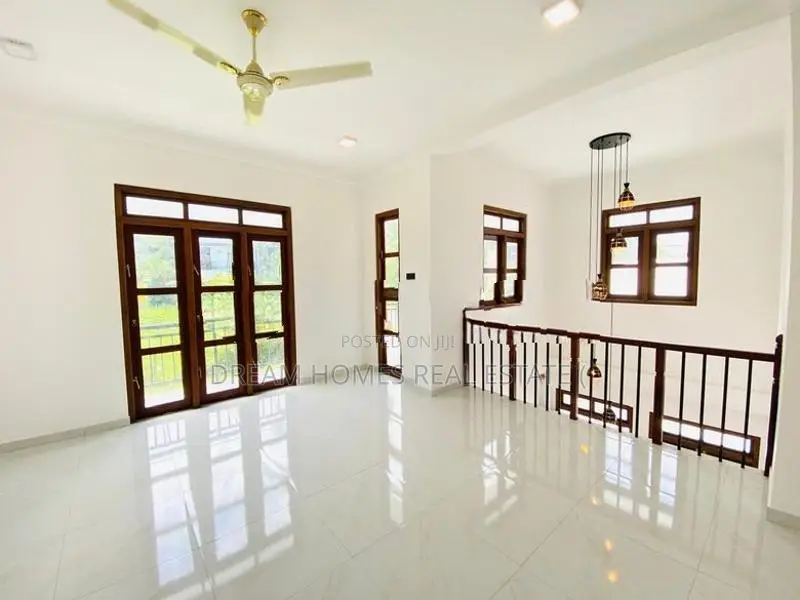 Modern 2-Storey Luxury Home in Athurugiriya