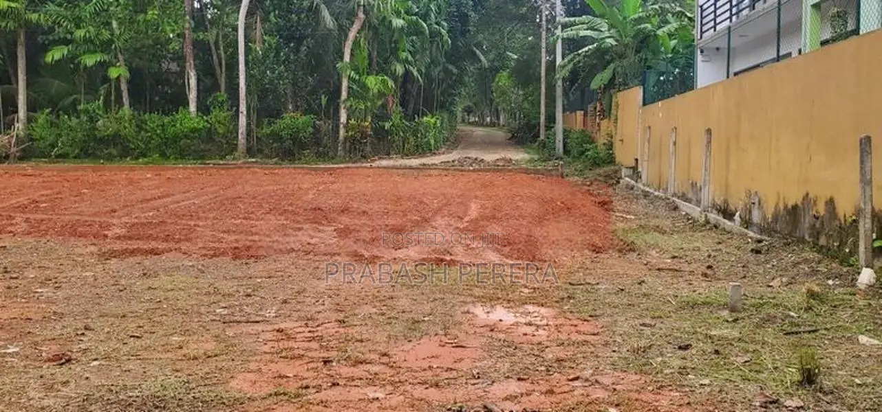 10 Perches Land for Sale in Boralesgamuwa