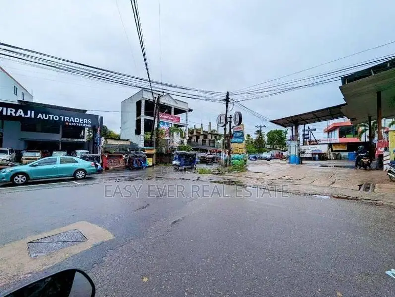 ගම්පහ ශ්‍රී බෝධි පාර පර්චස් 12 ක වටිනාකමක් ඇති ඉඩමක් විකිණීමට ඇත