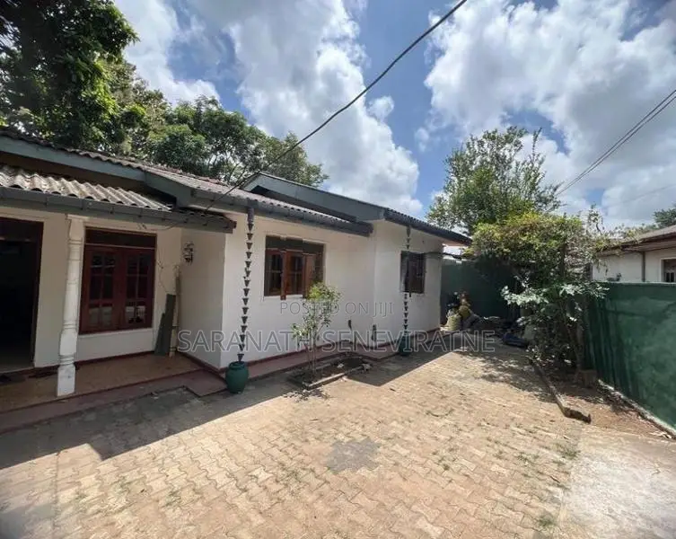 Single Storied House Almost Land Value - Kesbewa Town