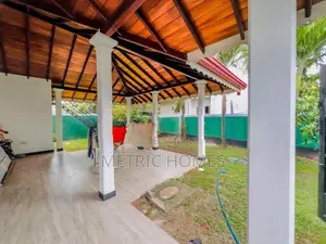 2 stored big house for sale in negombo katuwapitiya