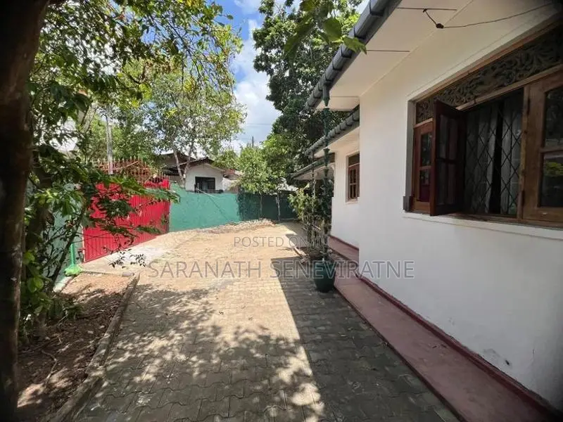 Single Storied House Almost Land Value - Kesbewa Town