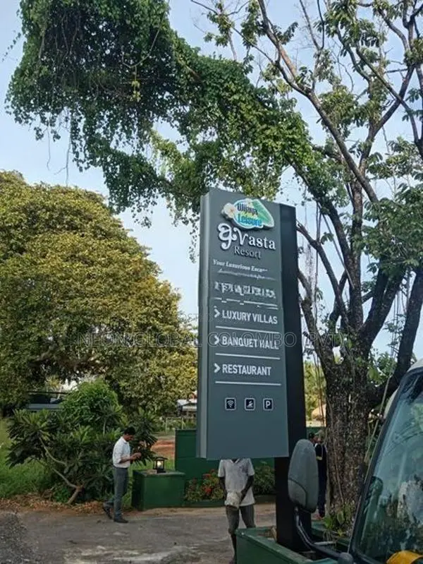 Bright Signs for your Business, Hotels - Pylon, Aluminum Channel Sign