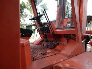 Toyota 8 Ton Fork Lift 2022