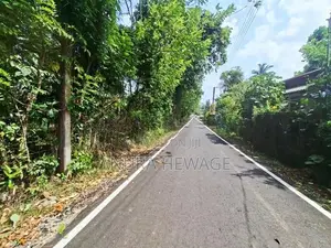 දියගම නගරයේ පිහිටි ඉඩමක් විකිණීමට තිබේ. (ID : DYGA002S)