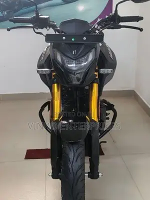 Hero Hunk 160R 4V 2025