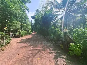 දියගම නගරයේ පිහිටි ඉඩමක් විකිණීමට තිබේ. (ID : DYGA002S)