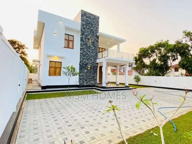 2025 New Luxury Box Modern House For Sale in Negombo