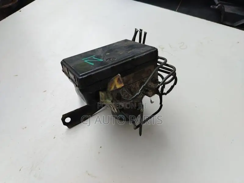 Toyota Ist NCP10 ABS Unit