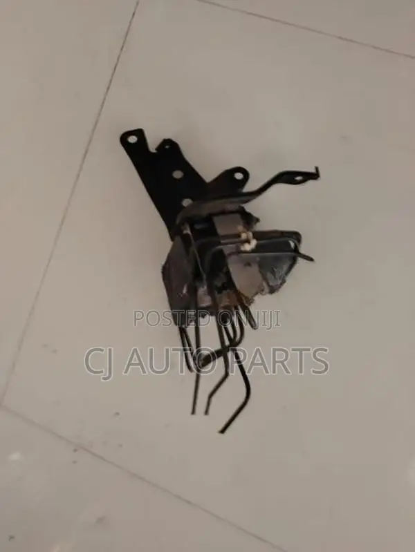 Nissan Bluebird FG10 N17 ABS Unit