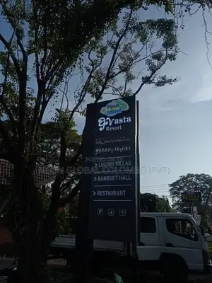 Pylon Signs & Name Boards For Hotel Visibility