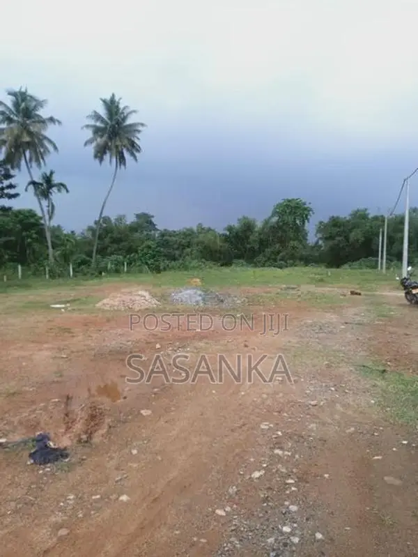 Colombo Avissawella Road 100 Perches Land For rent