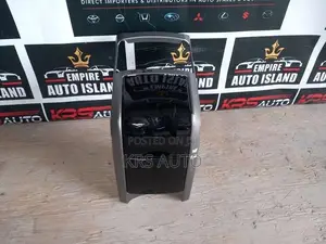 Toyota Prius NHW 20 Front Console Unit