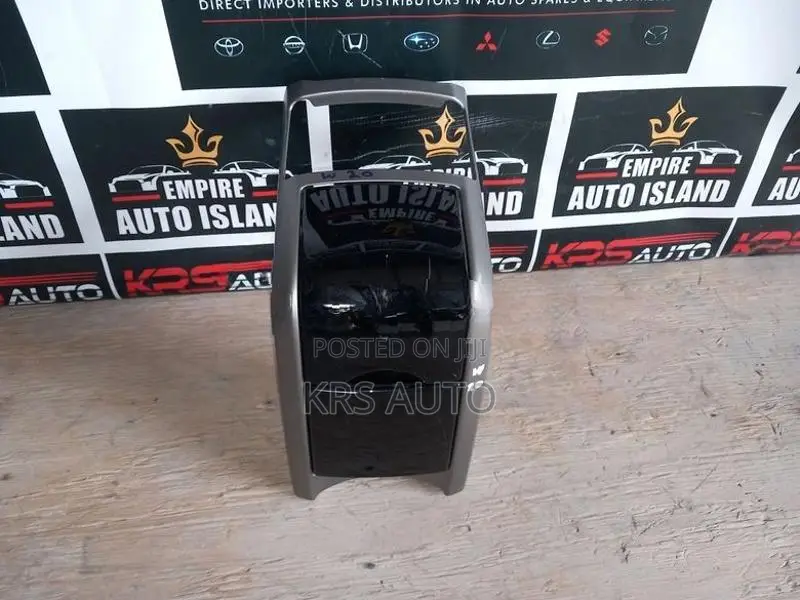 Toyota Prius NHW 20 Front Console Unit