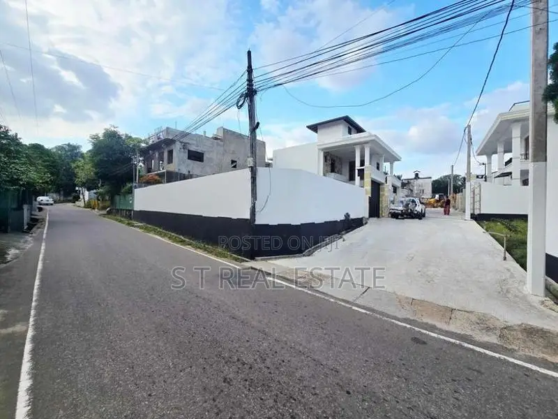 9P Residential Bare Land For Sale In Boralesgamuwa
