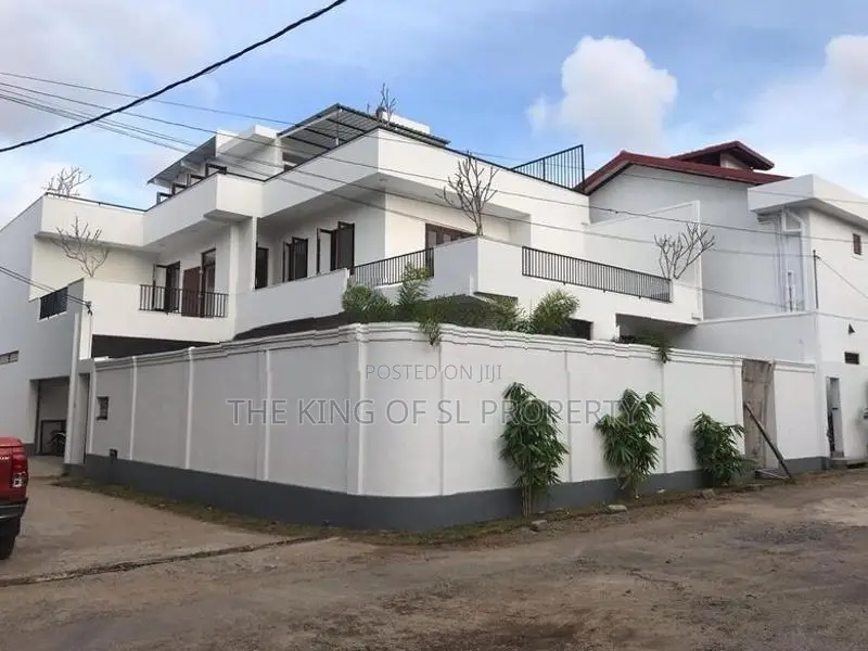 House for Sale in Colombo 08