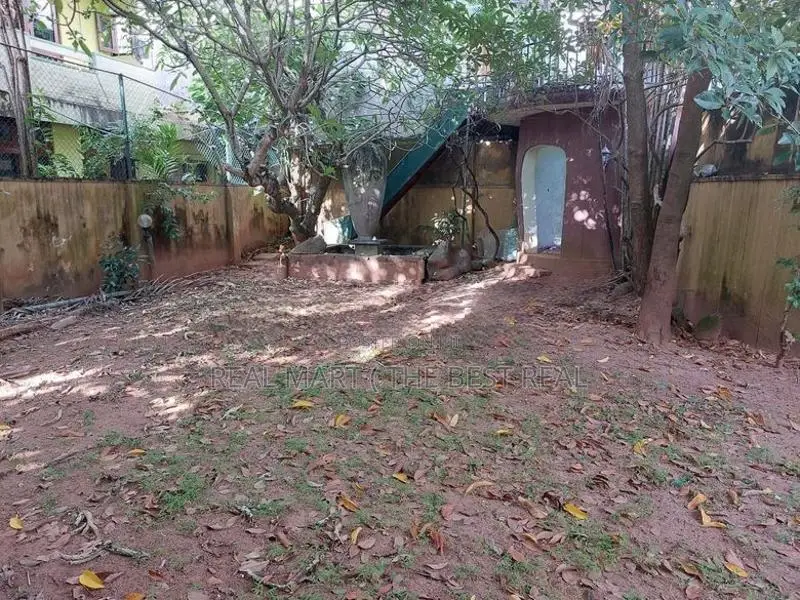 Colombo 8 : 24.5 Perches Land for Sale with House