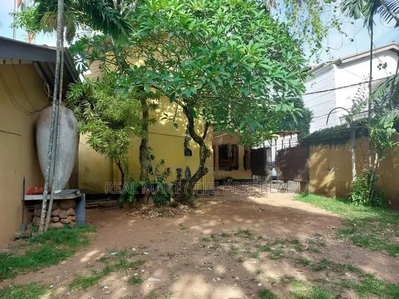 Colombo 8 : 24.5 Perches Land for Sale with House