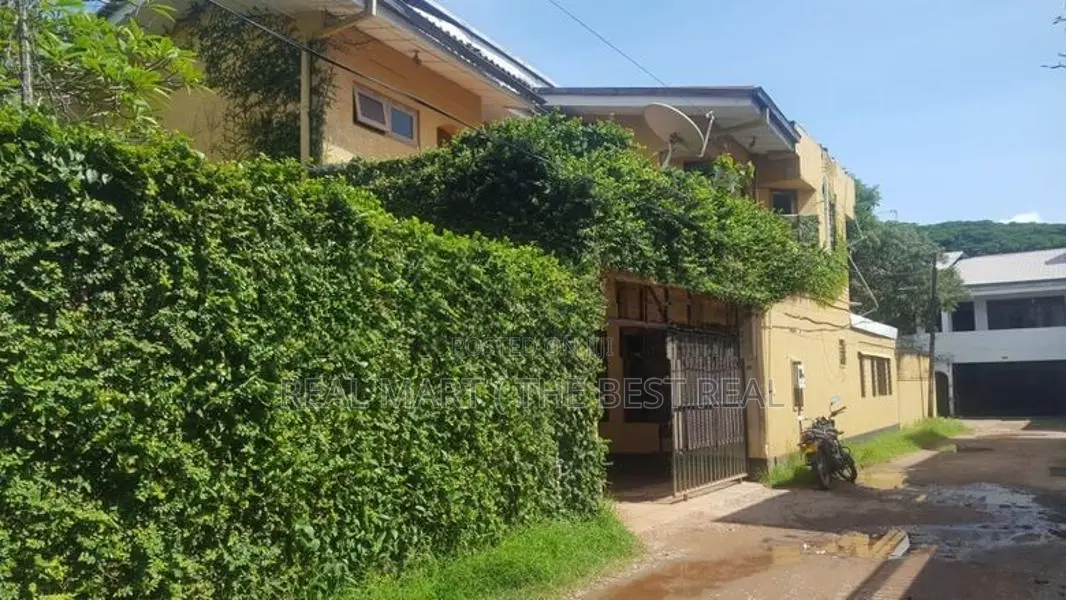 Colombo 8 : 5BR (24.5P) House for Sale