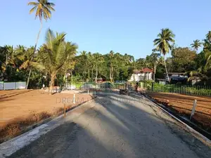 නුවර පාරෙන් ඉඩම් විකිනීමට