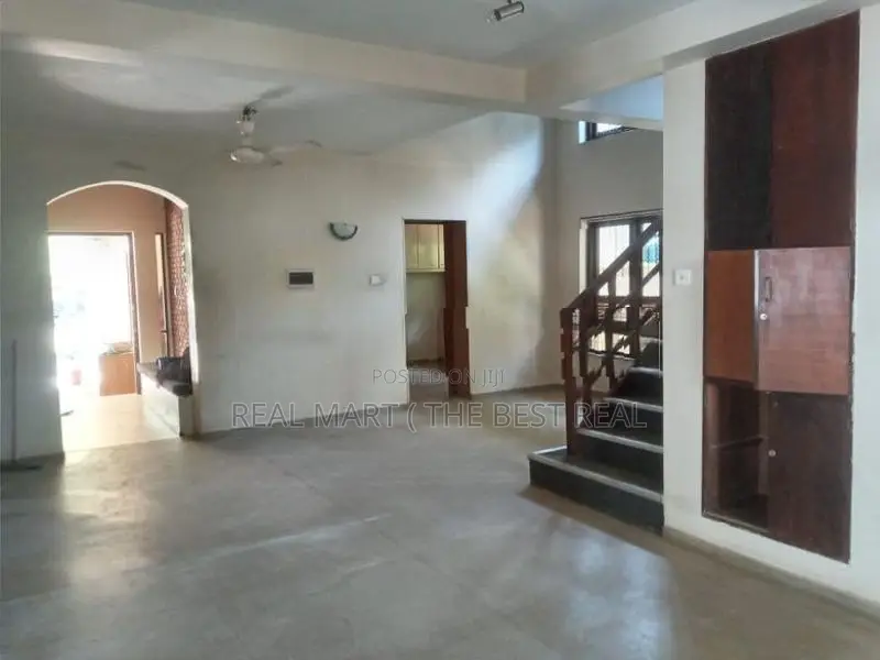 Colombo 8 : 5BR (24.5P) House for Sale