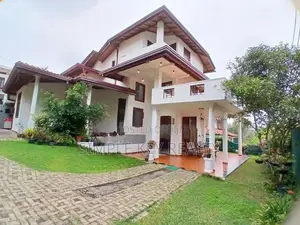Three Story House for Sale in Kiribathgoda Makola