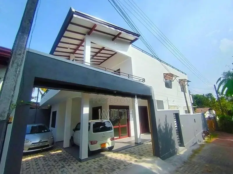Three Storey House for Sale in Malabe Hokandarawanaguru Mawatha