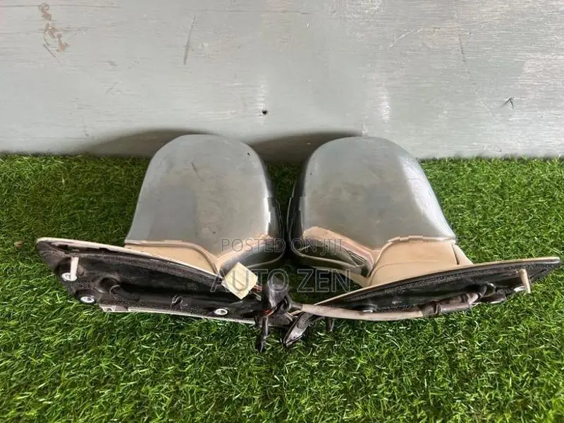 Uk hiace side mirror