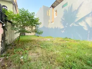 8.6 P Land with Property Sale At 1st lane Pagoda Road Nugegoda