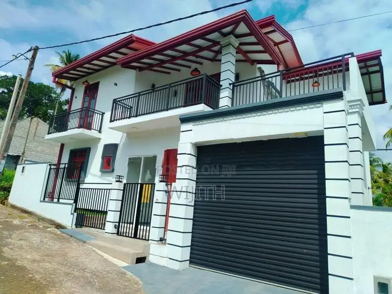 පදිංචිනොමෑති ණවමාදිලිවයේ ළස්සන දෙමහල් නිවසක් විකිනිමට පොල්ගස්ඕවිට