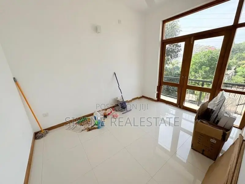Luxury Brand New House for Sale in Thalawathugoda