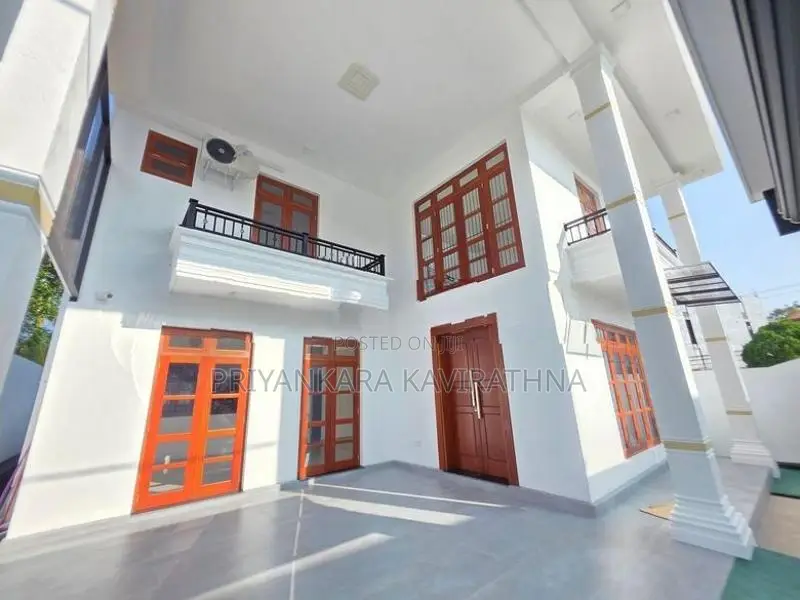 බොරලැස්ගමුවෙන් සුකෝපබෝගී අලුත්ම තෙමහල් නිවසක් විකිනීමට