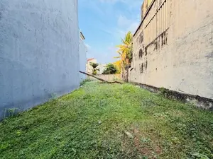8.6 P Land with Property Sale At 1st lane Pagoda Road Nugegoda
