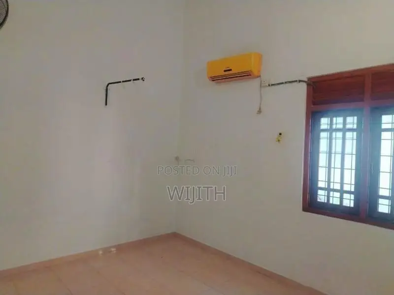 Single House for Sale in Pannipitiya Borella Road (araliya Uyana )