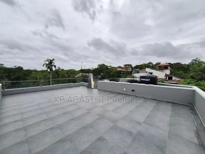 Boralesgamuwa Lake Luxury House for Sale