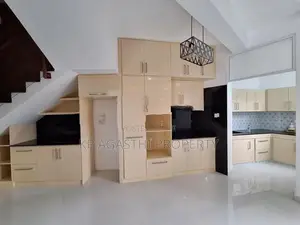 Boralesgamuwa Lake Luxury House for Sale
