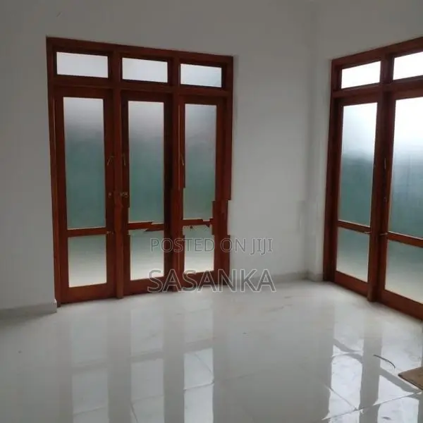 Nugegoda Papiliyana 5 Bed Rooms Upstair House For Rent