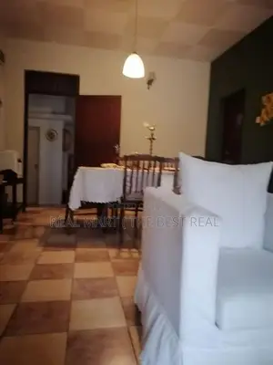 Colombo 8 : 4BR (9.25P) Solid House at Castle street