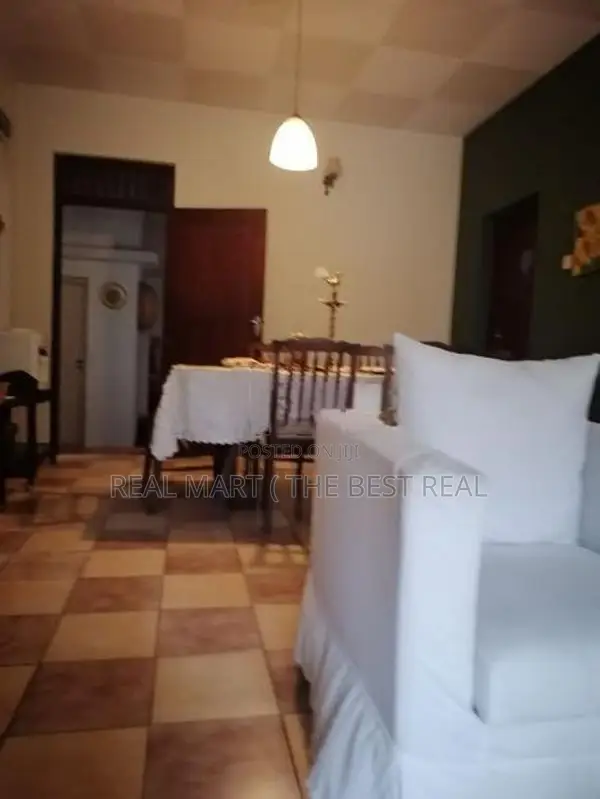Colombo 8 : 4BR (9.25P) Solid House at Castle street