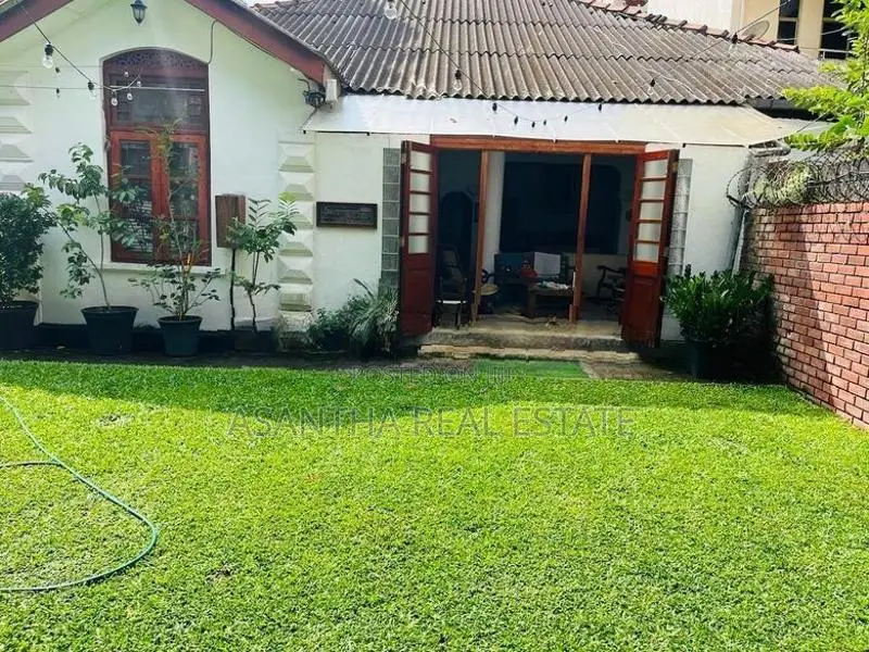 (AF524) 19 P Land With Antic Type Good House For Sale At Colombo 04