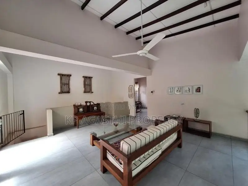2st upstairs luxury house for sale in kotte
