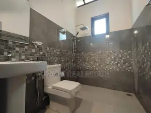 Modern House for Sale in Athurugiriya