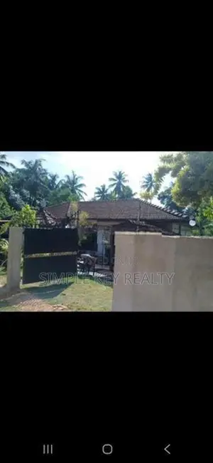Land with House for Sale in Gampaha Miriswatta