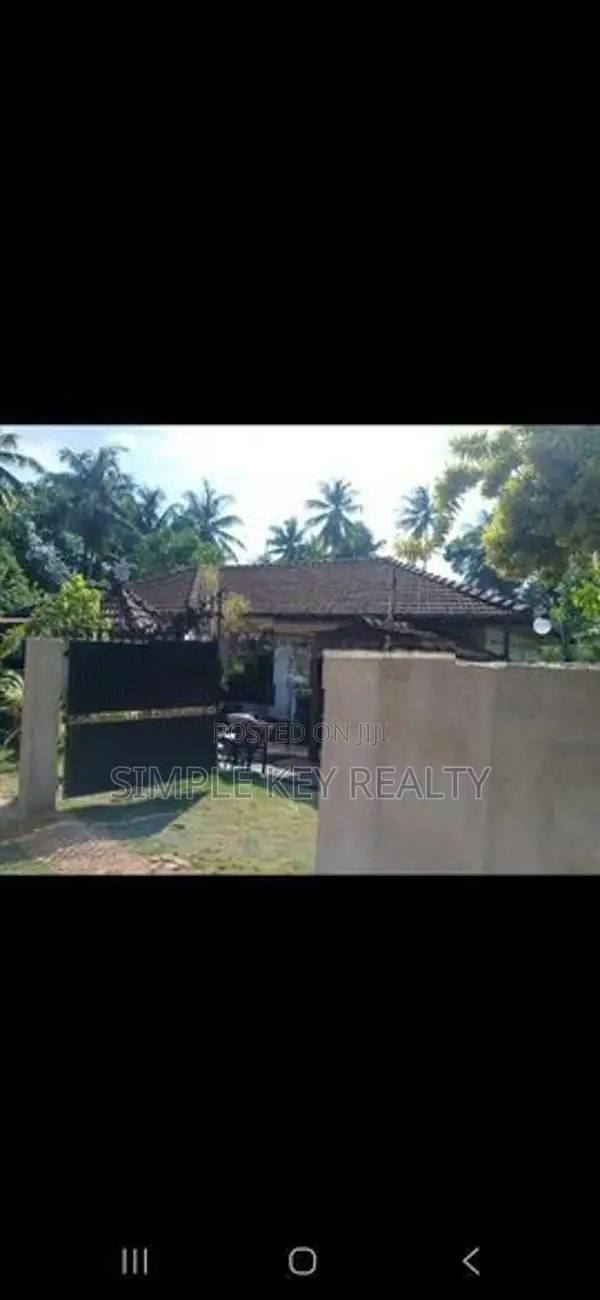 Land with House for Sale in Gampaha Miriswatta