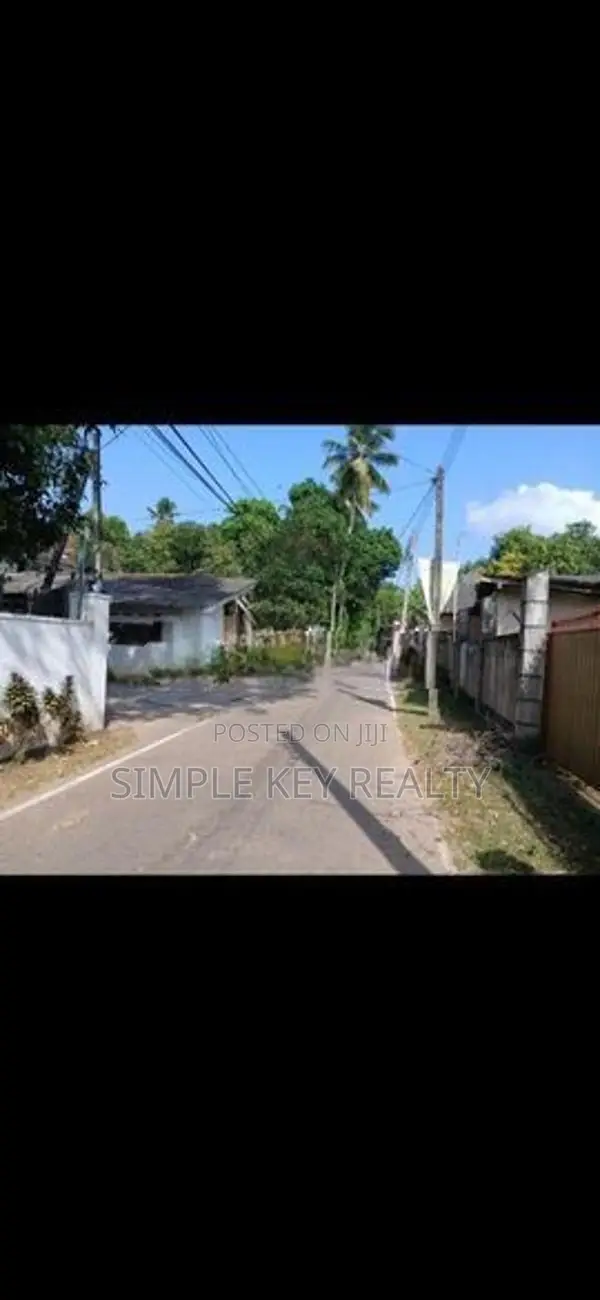 Land with House for Sale in Gampaha Miriswatta