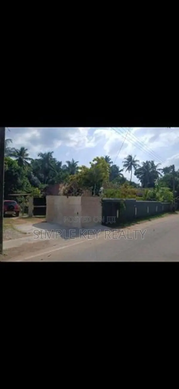 Land with House for Sale in Gampaha Miriswatta