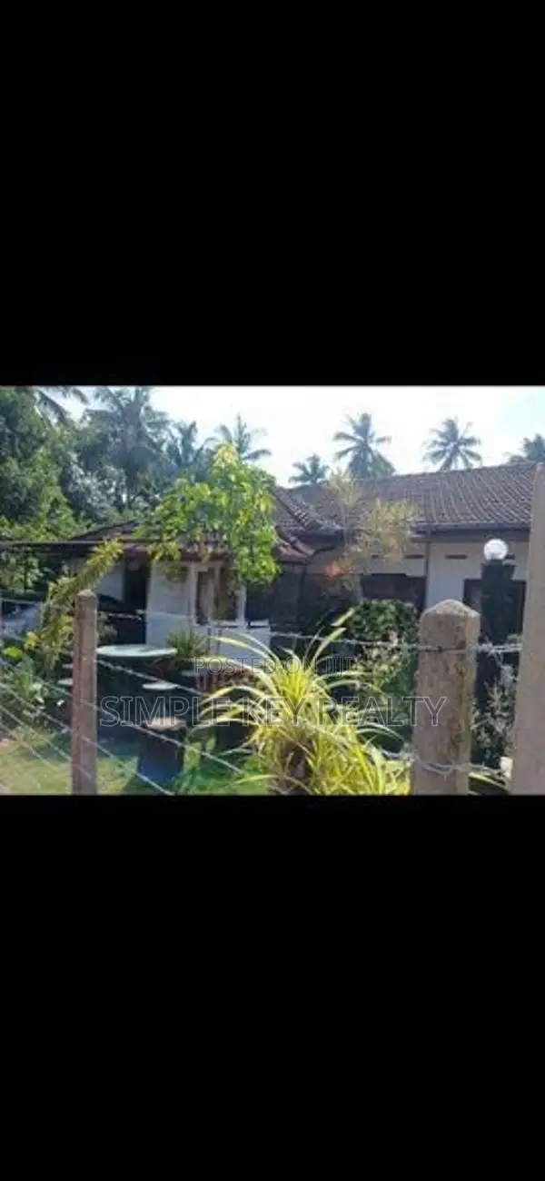 Land with House for Sale in Gampaha Miriswatta