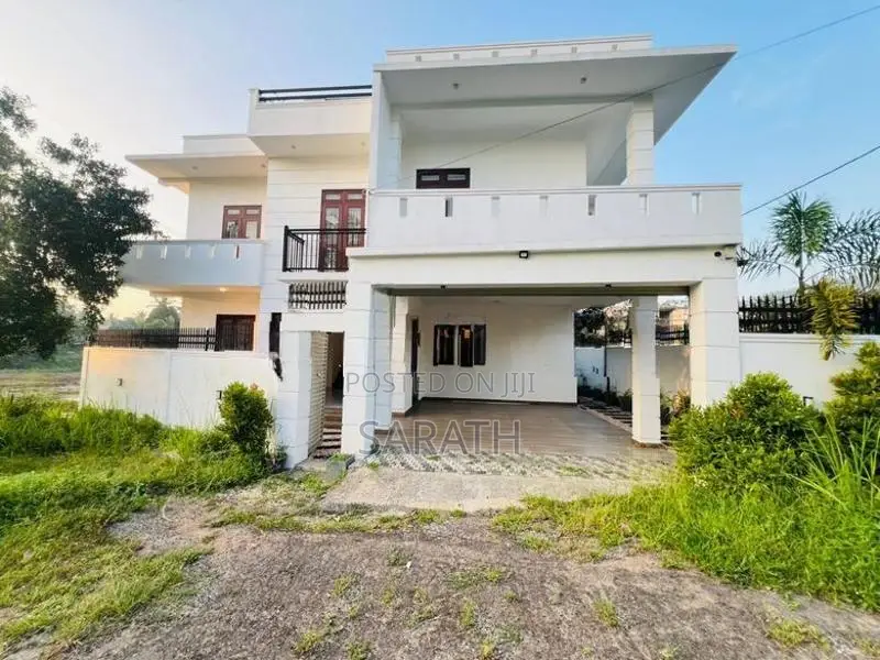 Brand New 3 Storied House Sale Athurugiria
