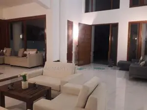 Homagama : 6BR Luxury House for Rent